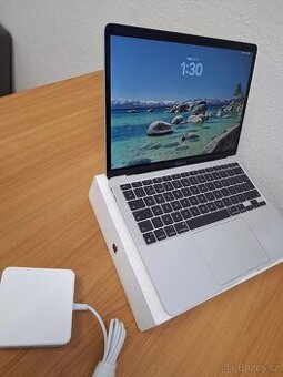 Macbook Air 13 palců M1 chip 16GB RAM 256 SSD a 230 cyklu