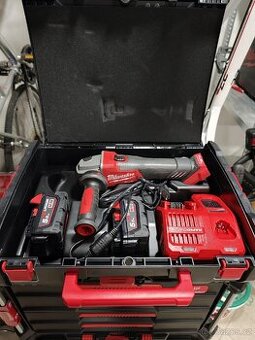 Milwaukee-Aku úhlová bruska sada