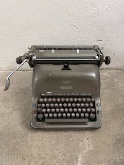 Psací stroj Adler Universal