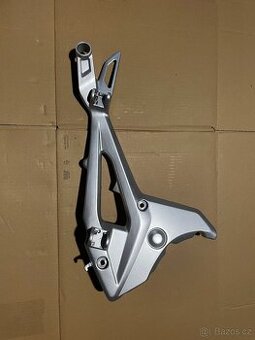 Pravý držák stupaček na Honda NC 700 / 750