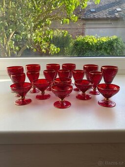 Vintage sada rubínových skleniček - 18 ks