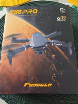 Dron s kamerou
