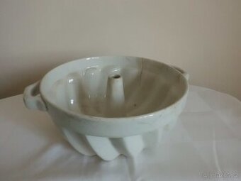 Starožitná keramická bábovka