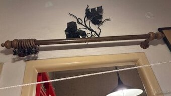 Garnýže dřevěná 28mm jednořadá ořech