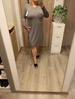 Šaty šedé úpletové