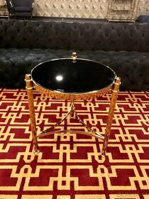 Pozlacený konferenční stolek