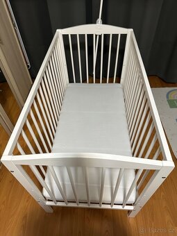 Dětská postýlka Ikea s nebesy, matrací i hnízdem