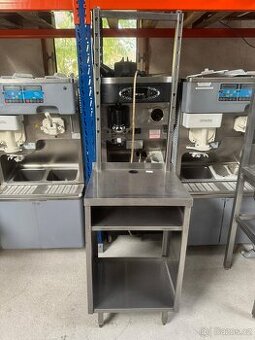 Ner. stůl s držákem na police