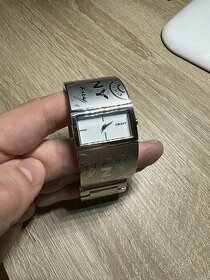 Unikátní dámské hodinky DKNY NY 8495 PC 5000Kč