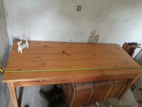 Masivní stůl z borovice