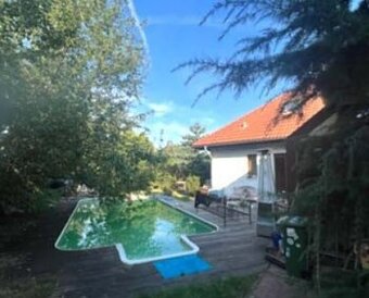 Rodinný dům se zahradou v obci Bradlec