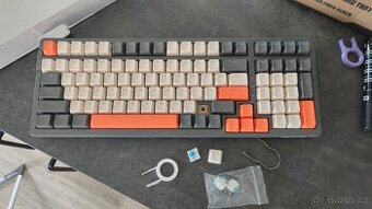 Freewolf K8 bezdrátová mechanická klávesnice