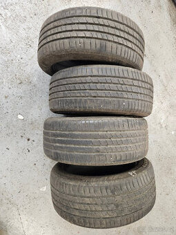 Letní pneu 215/45 R16 86H Kumho Ecsta HS51