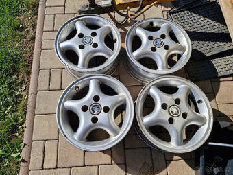 Alu kola 4x100 R13 Škoda Favorit Forman Solitaire