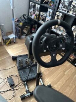 Volant Logitech G920, pedály, řadící páka, konzole(držák)