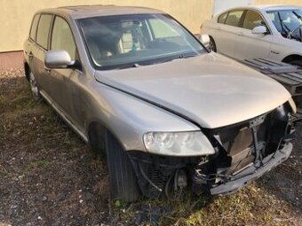 VW Touareg 4.0 V8 -DÍLY