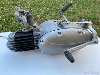 Motor Jawa 550