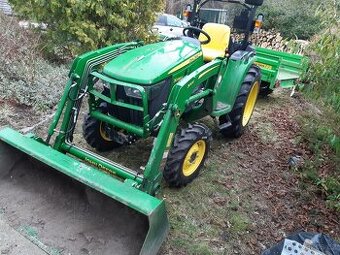 John Deere 3038E s nakladačem