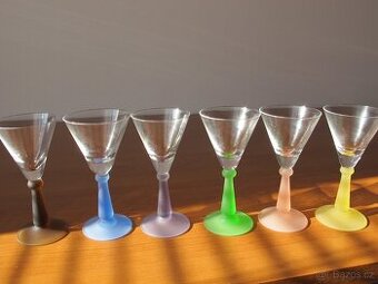 Sada barevných skleniček