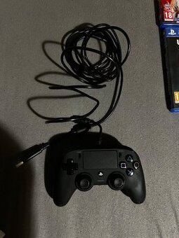 Prodám Ps4 slim 1TB, 2 ovladače