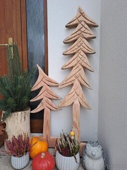Vánoční dekorace vyřezávaný strom masiv