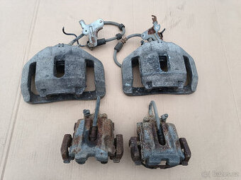 Brzdiče  z  335i  - update sada pro BMW e9x