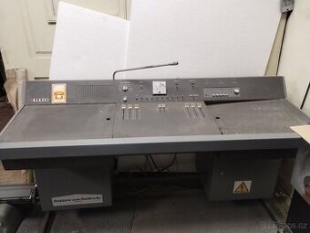 Veřejný rozhlas a psací stroj