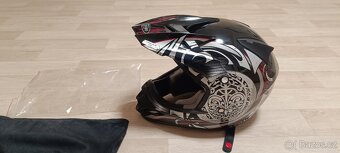 2x Helma Cyber s kšiltem NEPOUŽITÁ