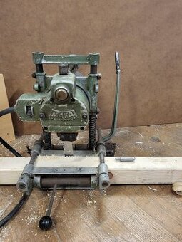 Dlabačka na zasekávací panty