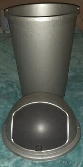 Šedý odpadkový koš