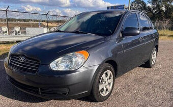 hyundai accent 2009 - svetlo