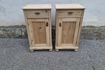 STAROŽITNÝ NOČNÍ STOLEK V PÁRU