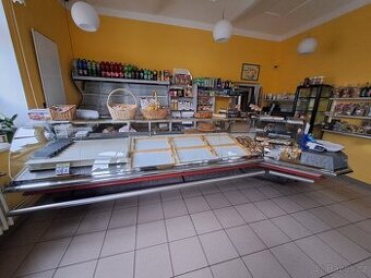 Prodejní pult 450 cm + regály – vybavení prodejny