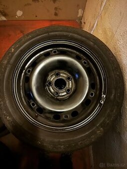 Pneu vč.disků a originálních poklic Škoda R15