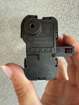 Zámek víčka nádrže