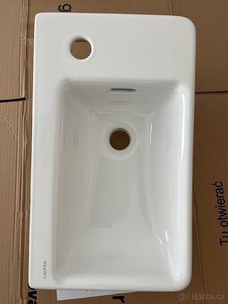 Prodám umývátko Laufen 48x28 cm otvor pro baterii vpravo