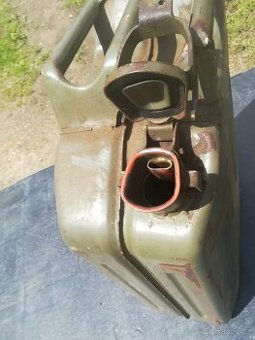 Prodám 20L kanystr dobrý stav