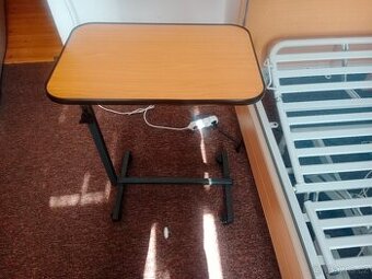 Zdravotní polohovací postel