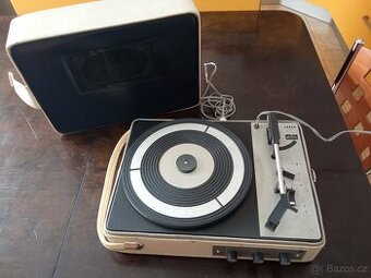 Přenosný gramofon Tesla GE130 – plně kompletní, pěkný stav