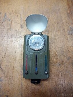 Vojenská signální svítilna s barevnými filtry