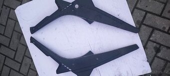 Manet Korado boční plasty