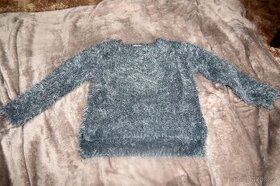 Dívčí chlupatý svetr vel. 122 - 1