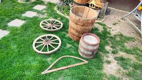 Pila, dřevěná kola, mlýnek na obilí.