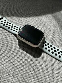 Apple watch 7 nike, 45 mm,hvězdně bílá