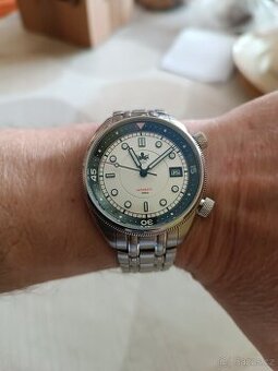 Phoibos Eagle Ray 200m compressor dive watch
