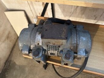 Vibrační asynchronní motor 400V