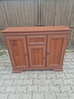 Větší krásná komoda - 1