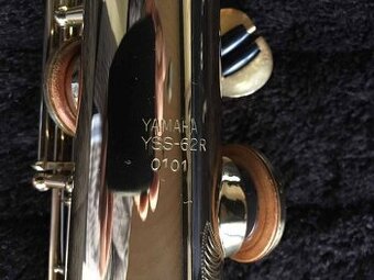 Sopránový saxofon Yamaha YSS 62R s pouzdrem a bohatým příslu - 1