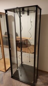 Skleněné vitríny – 4 ks – elegantní provedení, podsvícené - 1