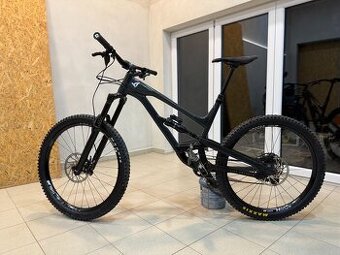 YT CAPRA mk2 27,5 custom al black magic XL (jako L jine znac - 1